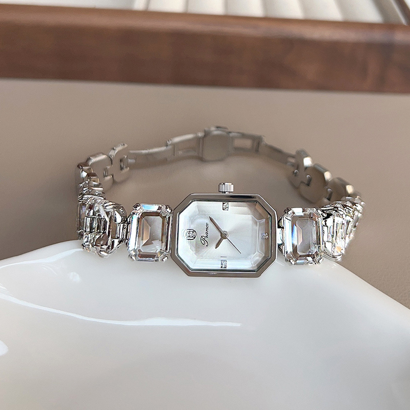UTHAI Women Watches for Girls  - Luxury Watch White 评论和价格