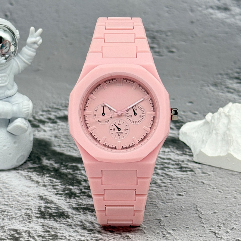 Famous Brand Fake Three-Eyed D - Luxury Watch News 评论和价格