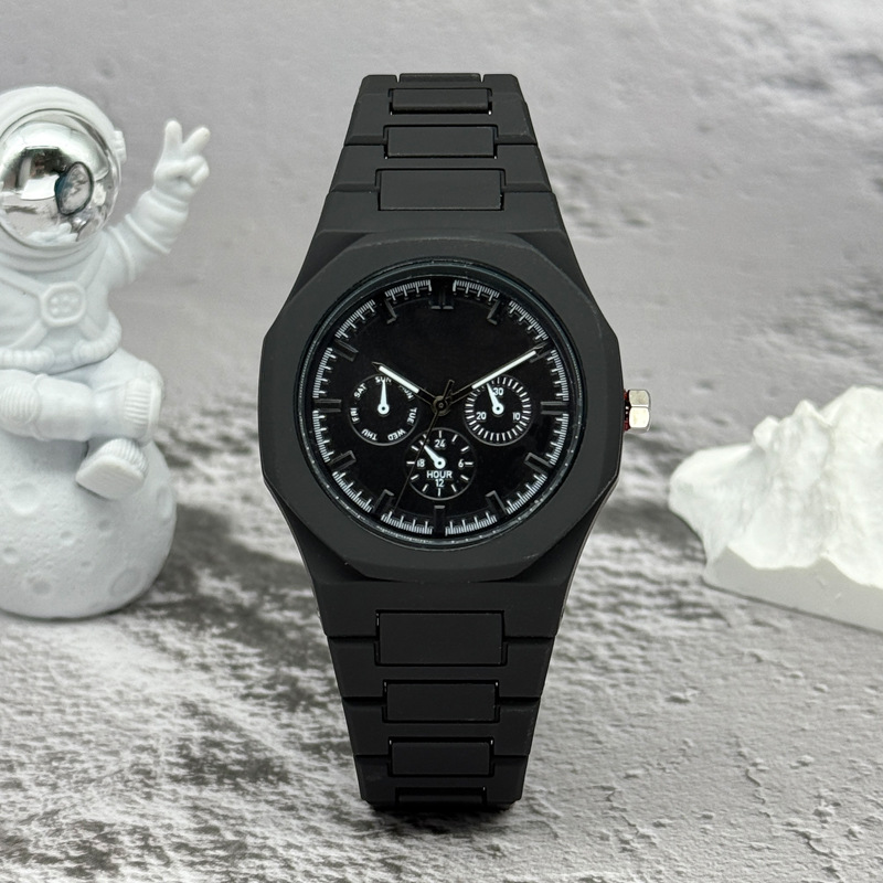 Famous Brand Fake Three-Eyed D - Luxury Watch News 评论和价格